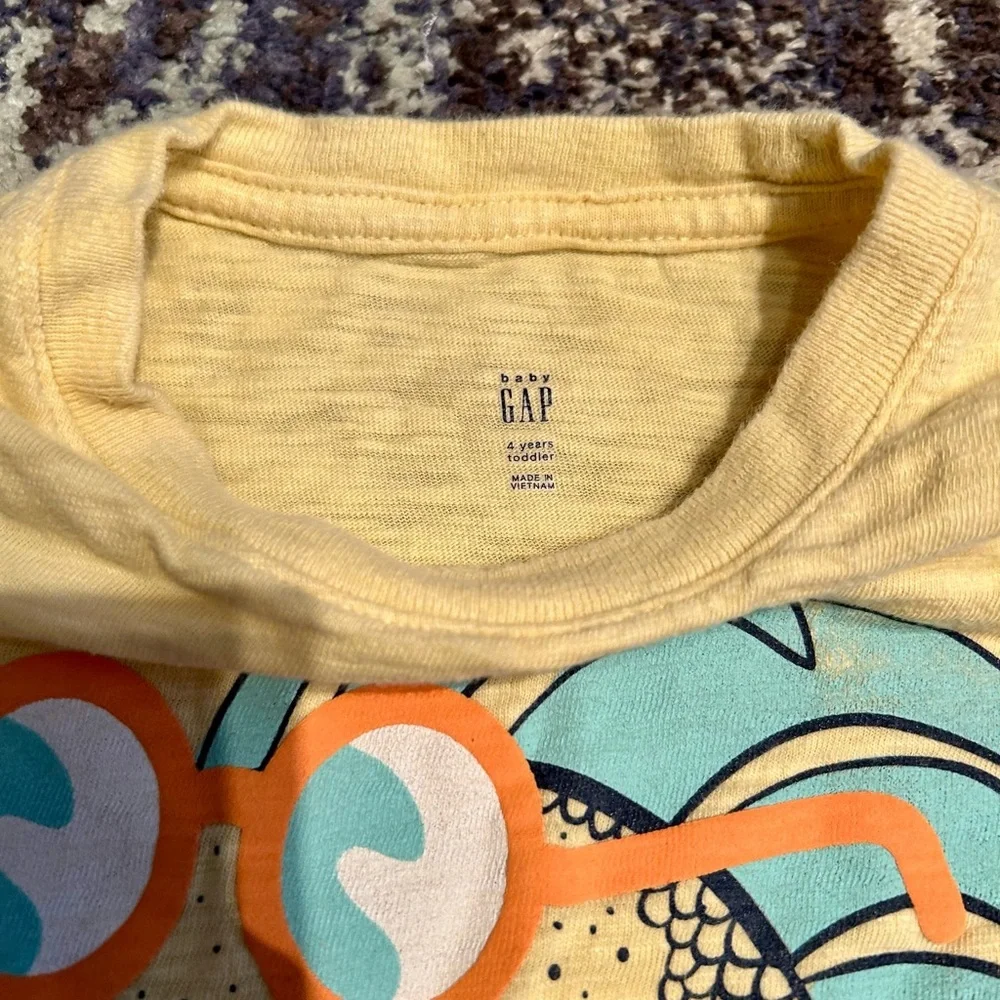 GAP Kids Yellow Tee with Iguana and Stripes and Skull 4T